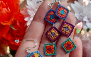 micro crocheting